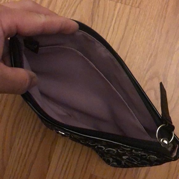 Signature Coach multipurpose bag - Picture 2 of 5